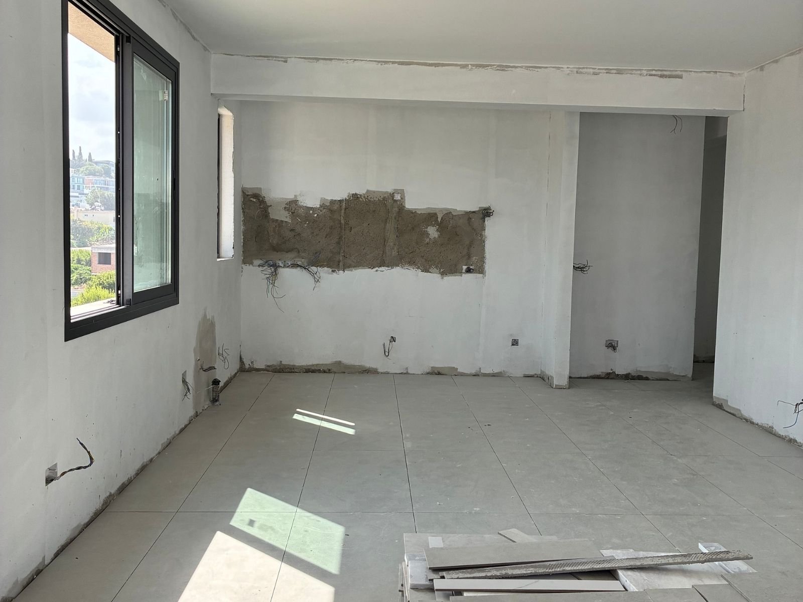 4 Luxury brand New 2 Bedroom and 2 Bathroom Seaview Apartment 150m from the Beach
