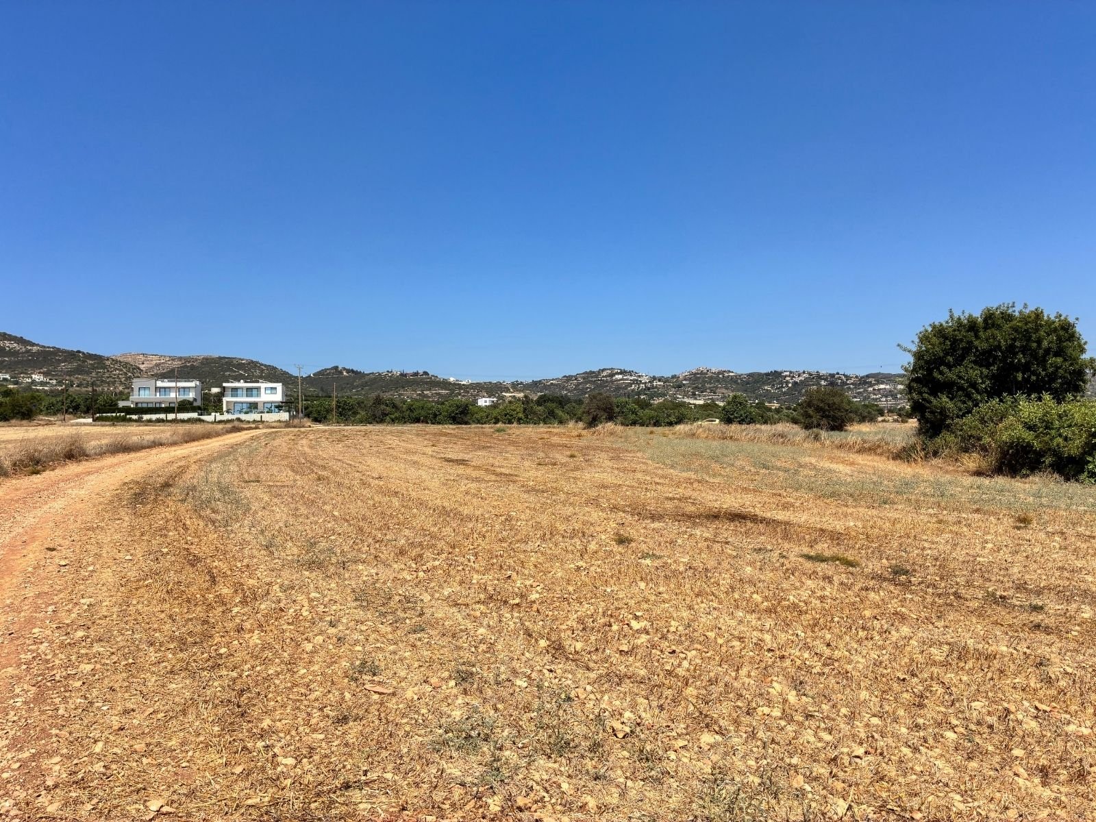 Large plot of residentual LAnd in Tala tremeithousa paphos