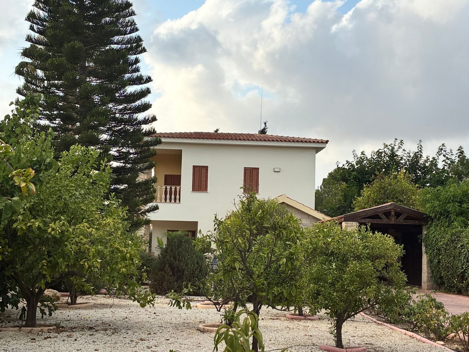 **Beautiful 5-Bedroom Villa in Konia – Spacious Plot with Private Pool, Parking & Mature Gardens ** **Beautiful 5-Bedroom Villa in Konia – Spacious Plot with Private Pool, Parking & Mature Gardens **