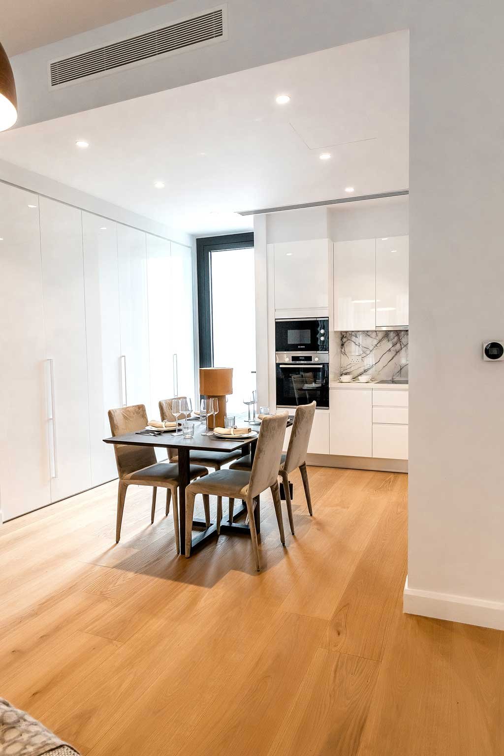 0e76d421-862e-4789-81c4-a64faf60589d_large_1784246897922 Apartment in Kings Avenue