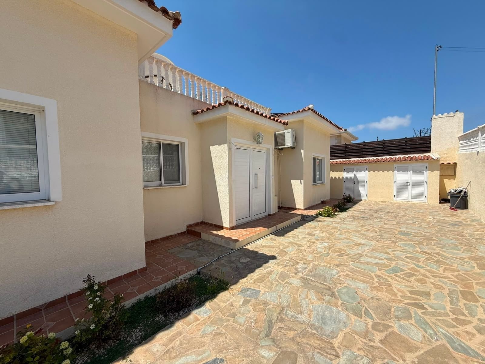 3 Bedroom bungalow in Tala with a private pool sea views