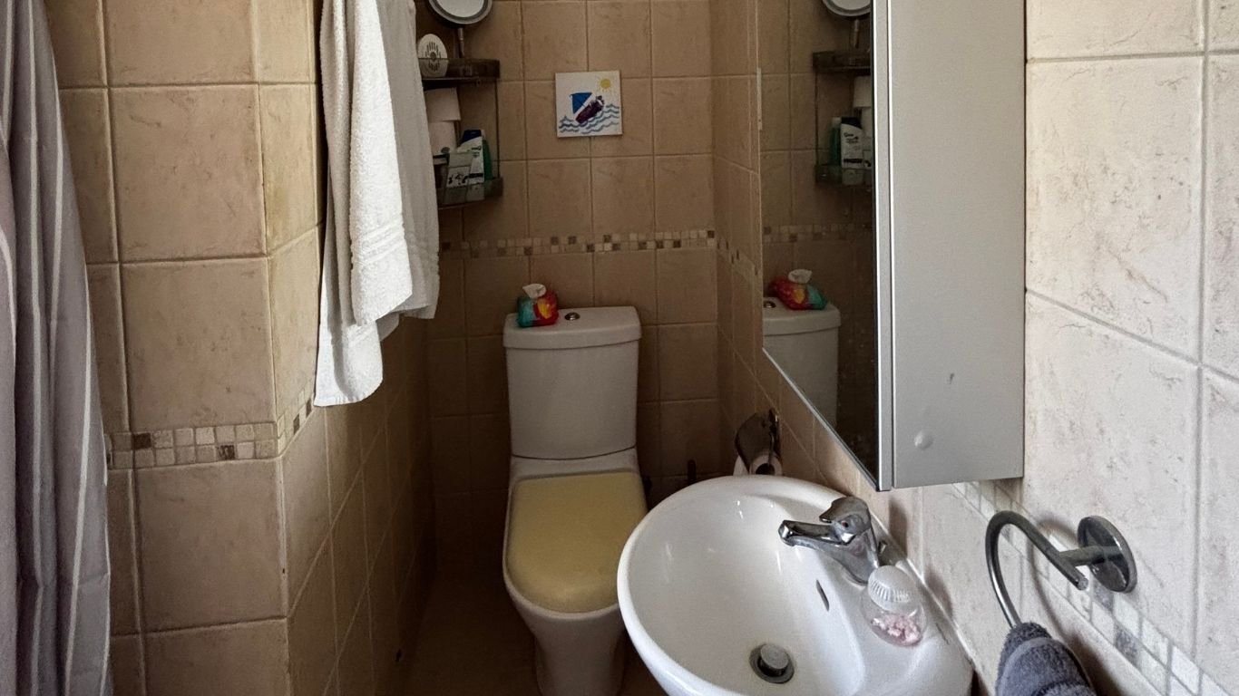 10 3 Bedroom Village house on Large plot in Polemi , Paphos