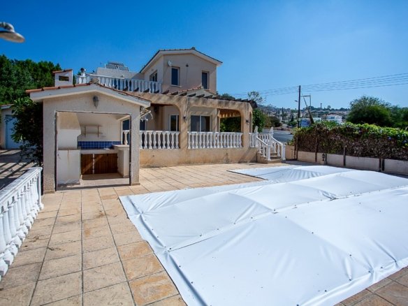 renovate required 3 Bedroom House in Tala, Paphos