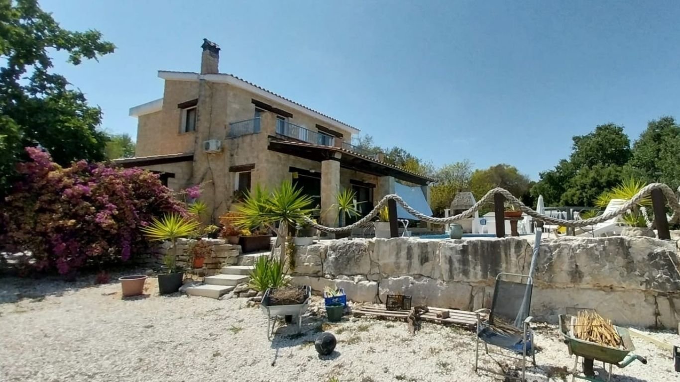3 Bedroom Villa on a Large plot in Polemi , Paphos 3 Bedroom Villa on a Large plot in Polemi , Paphos