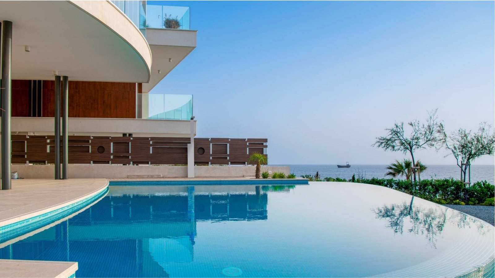 6 Bedroom Villa in Chloraka 3 Bedroom Villa in Chloraka