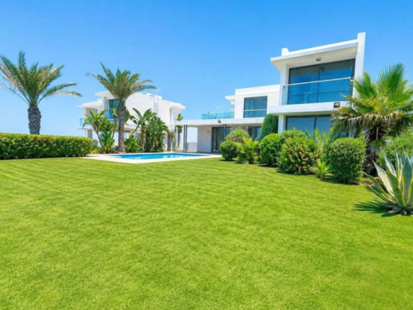 Frontline Villa 3 bedrooms in Ayia Napa