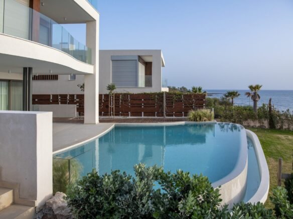 6 Bedroom Villa in Chloraka