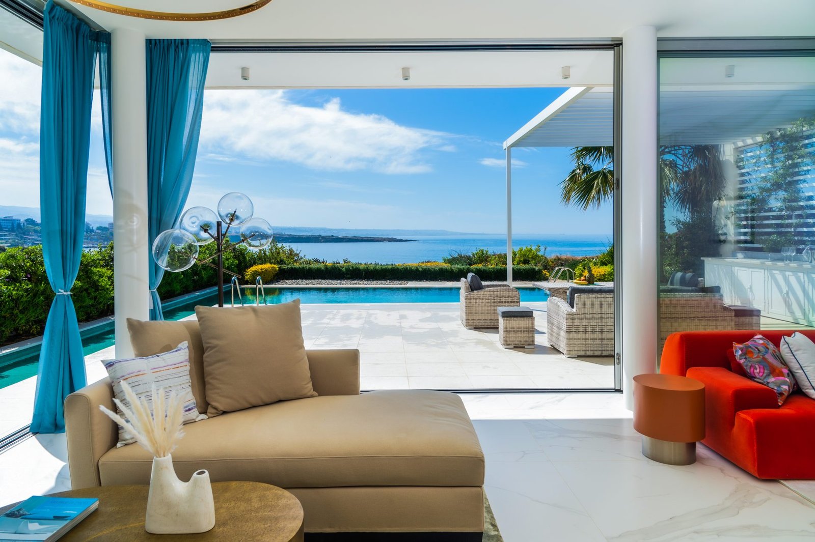 3 Bedroom Villa in Coral Bay 3 Bedroom Villa in Peyia