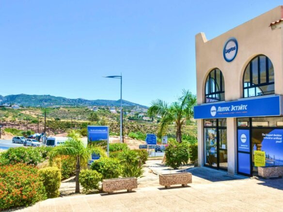 Commercial in Coral Bay