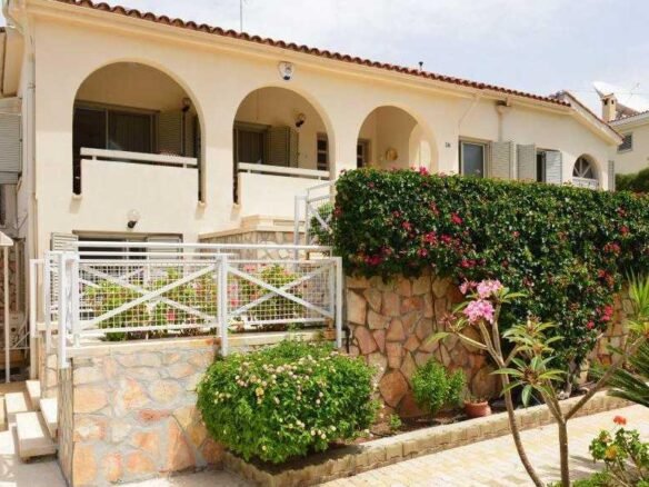 3 Bedroom Villa in Coral Bay