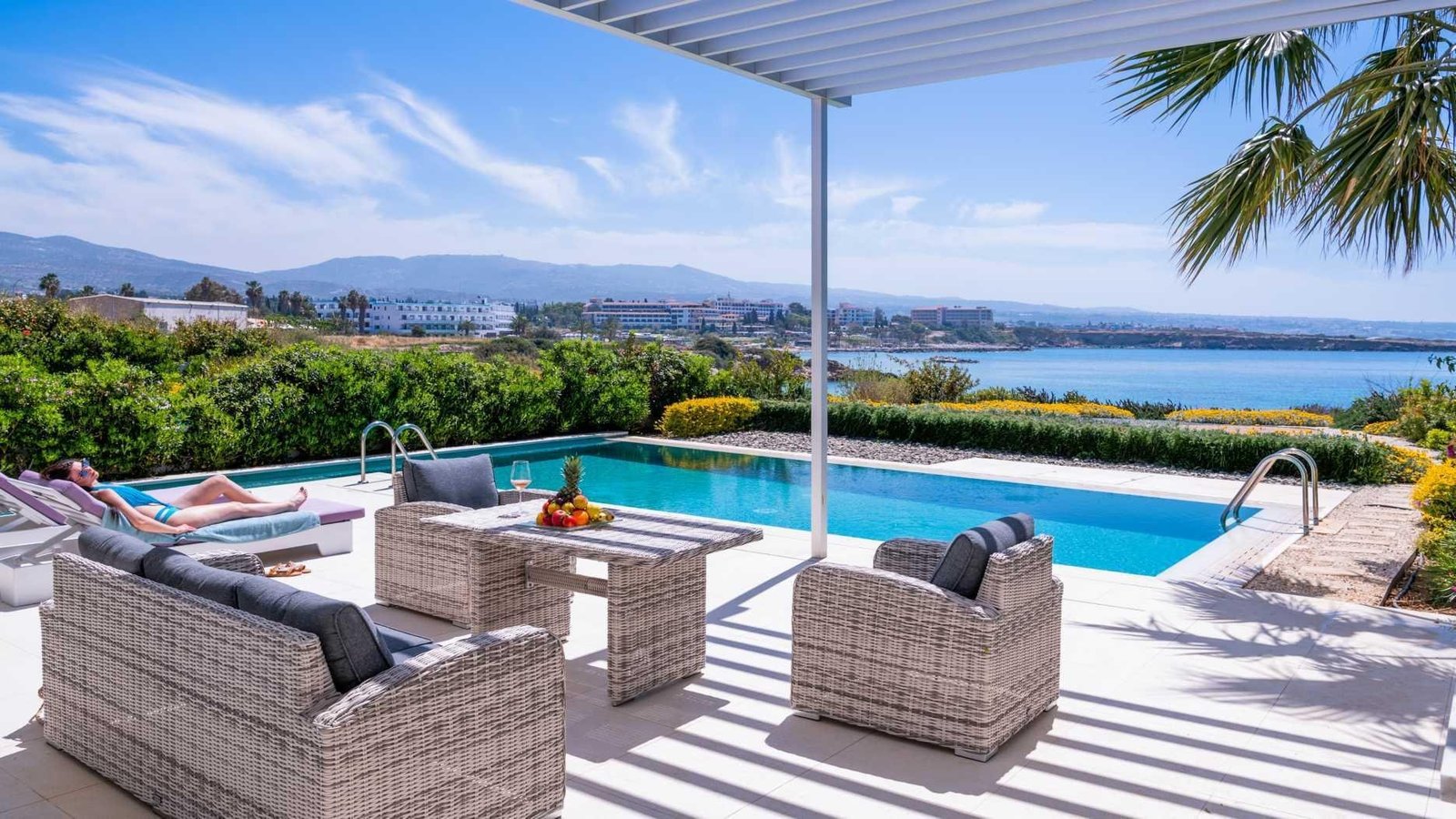 3 Bedroom Villa in Coral Bay 3 Bedroom Villa in Peyia