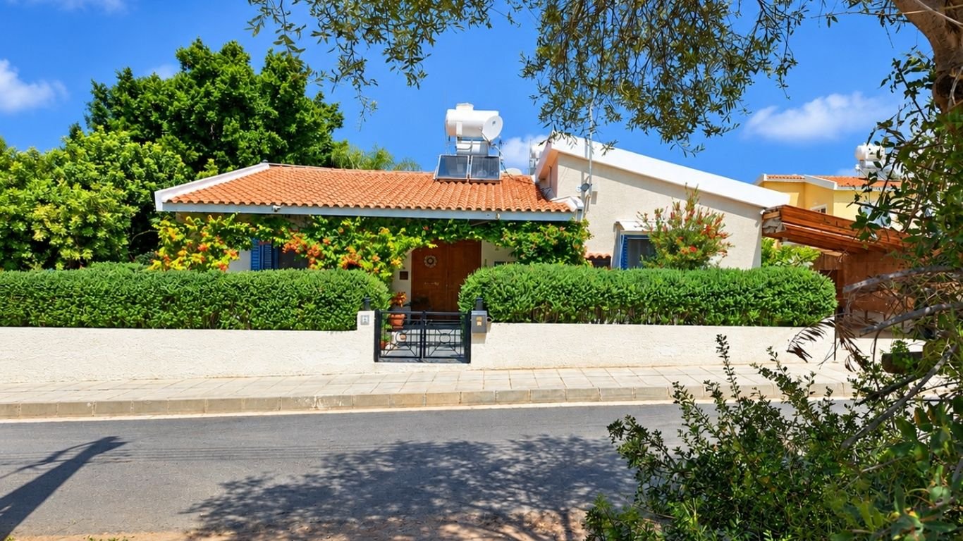 3 Bedroom Bungalow with a pool in Kissonerga, Paphos