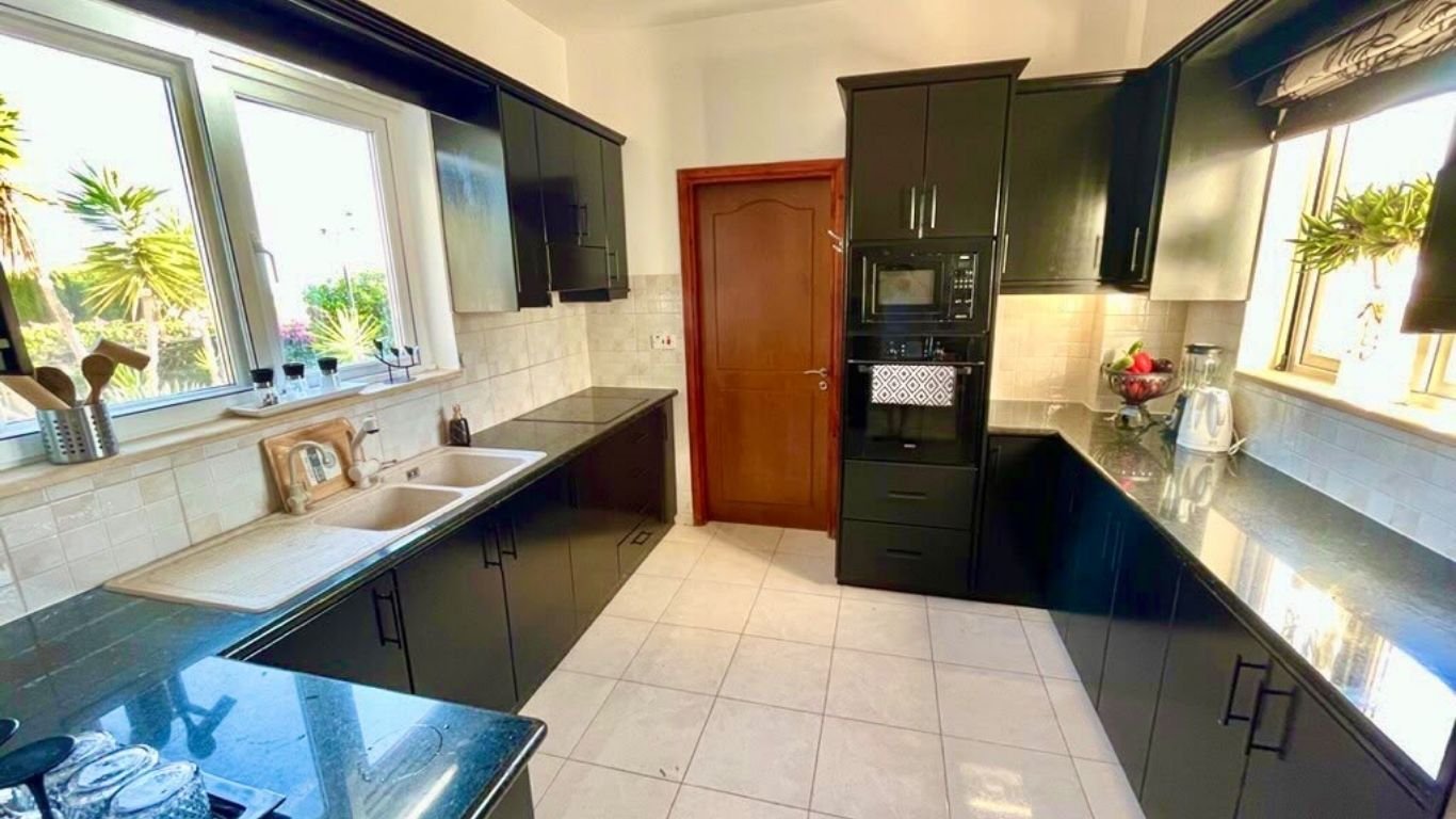 Charming 3 bedroom Villa, Seaview’s and large Plot in Anarita, Paphos. Charming 3 bedroom Villa, Seaview's and large Plot in Anarita, Paphos.