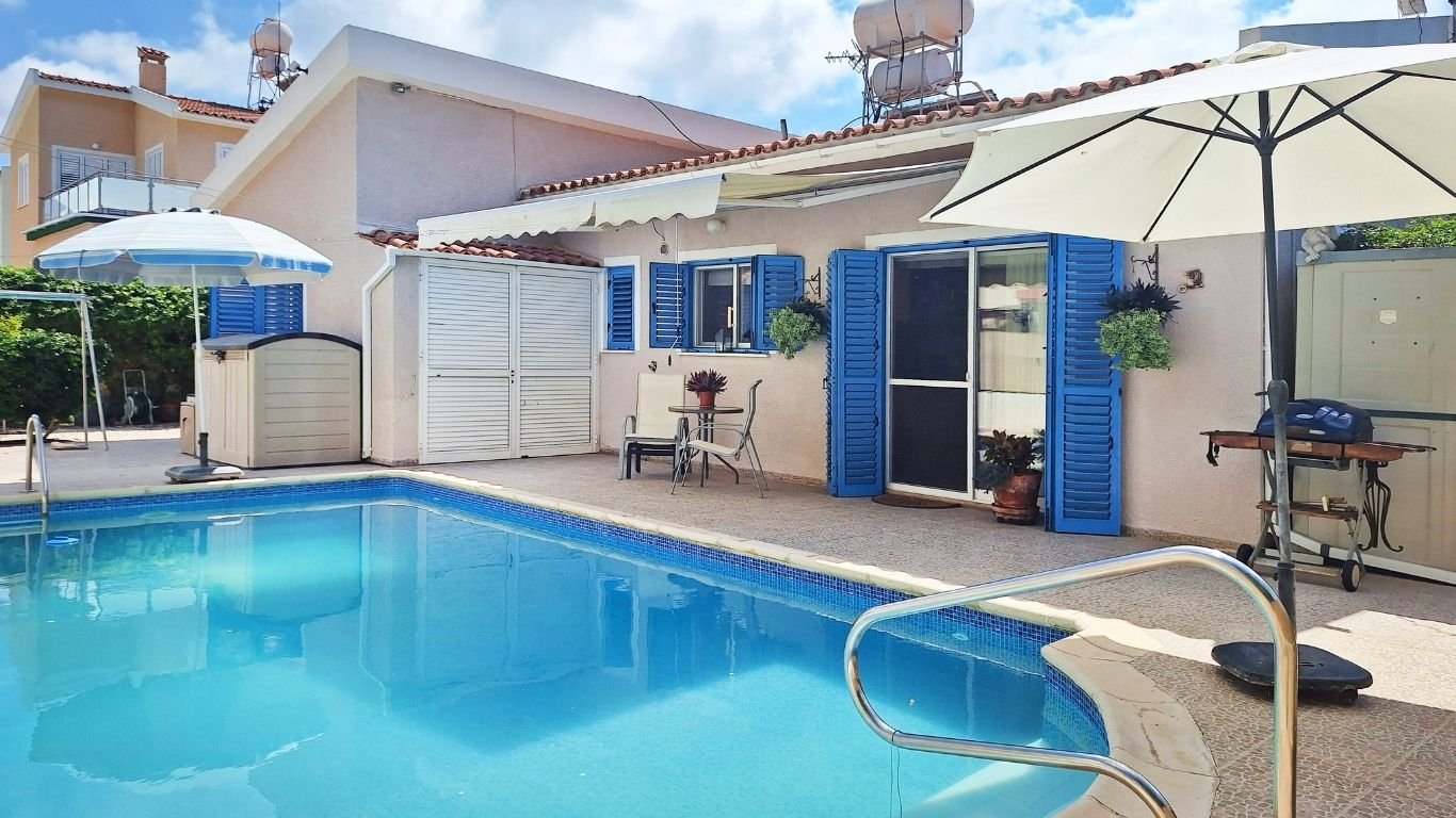 3 Bedroom Bungalow with a pool in Kissonerga, Paphos