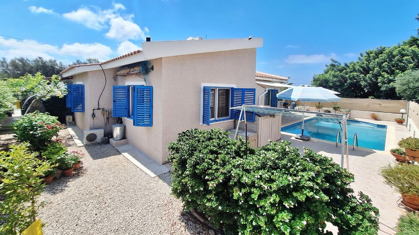 3 Bedroom Bungalow with a pool in Kissonerga, Paphos