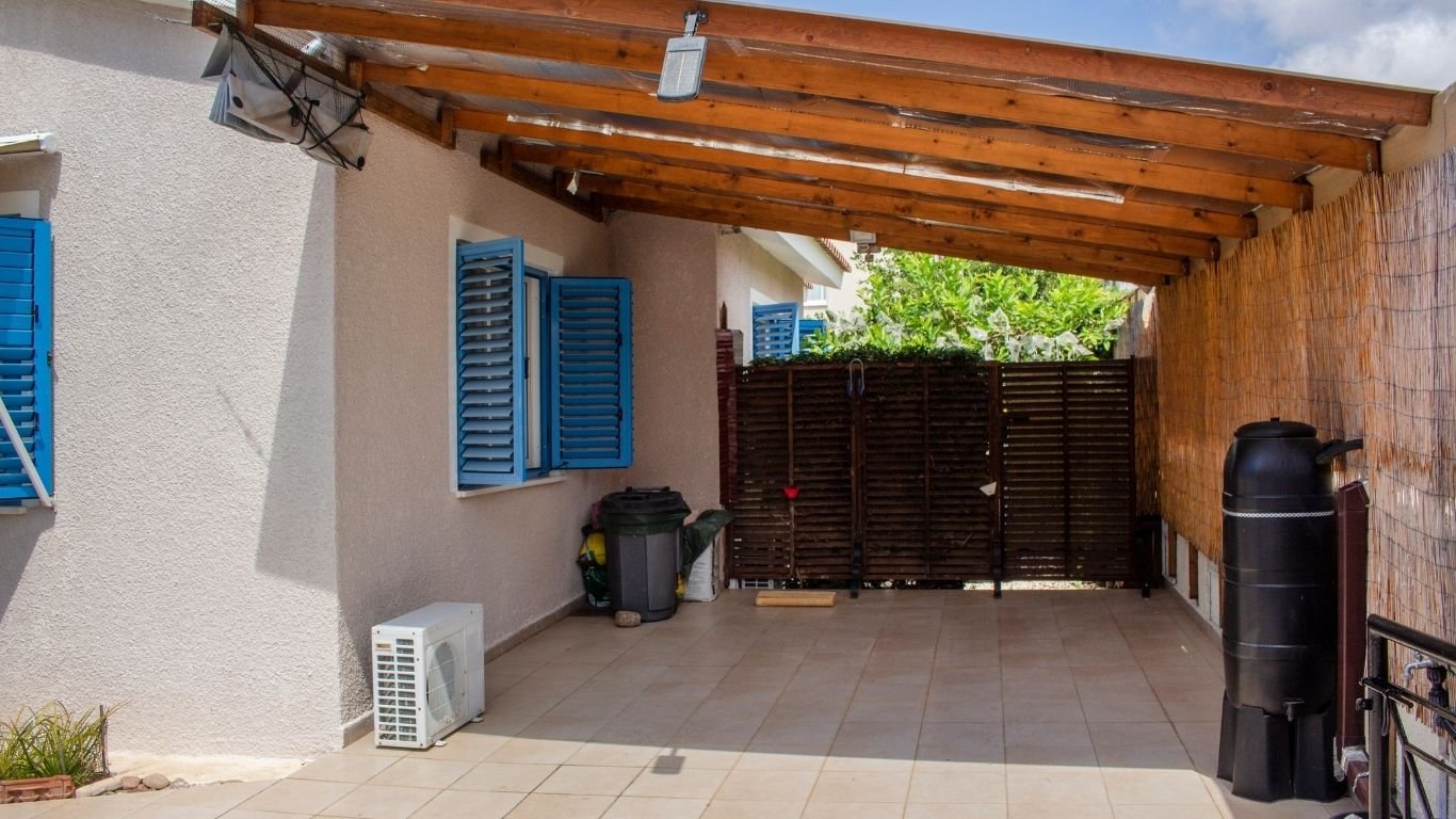 3 Bedroom Bungalow with a pool in Kissonerga, Paphos