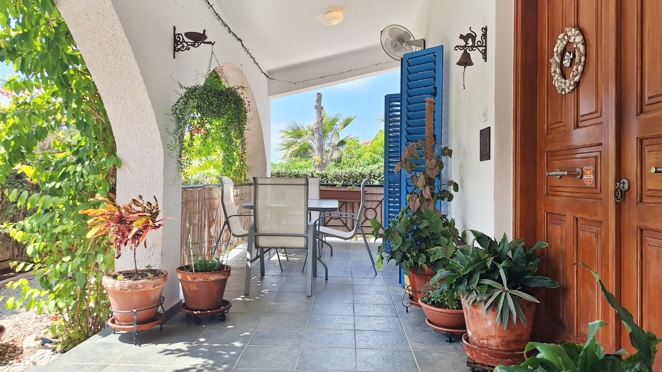 3 Bedroom Bungalow with a pool in Kissonerga, Paphos